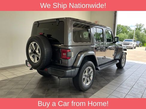 Used 2018 Jeep Wrangler Unlimited Sahara AWD/4WD image 5