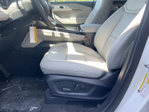 New 2026 Ford Explorer Active w/ Active Comfort Package image 14