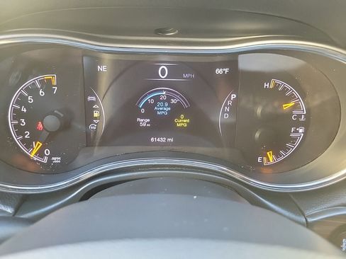 Used 2022 Jeep Grand Cherokee Limited w/ Tech Group image 25