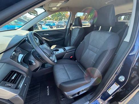 Used 2025 Nissan Rogue SV FWD image 38