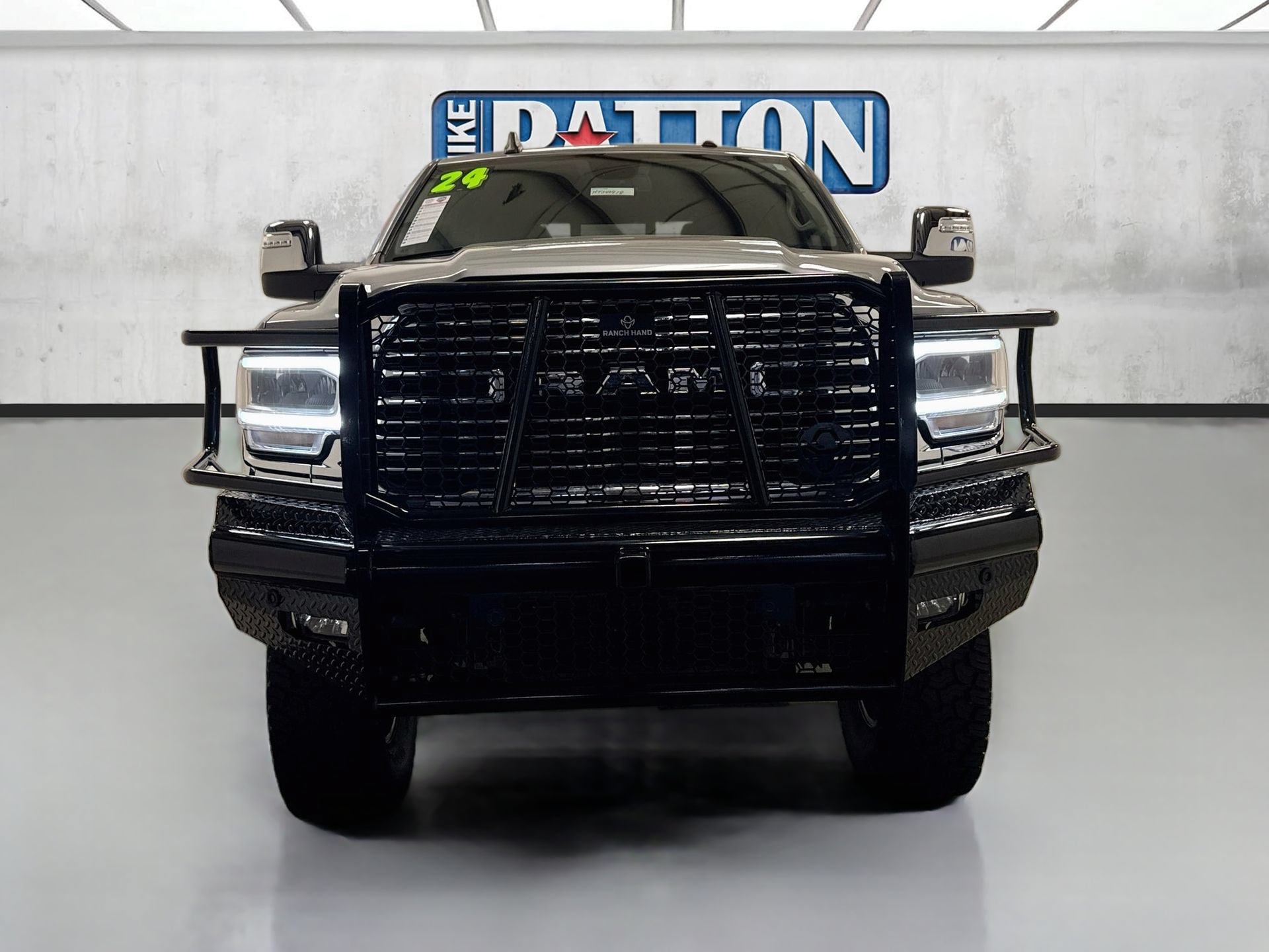 Used 2024 RAM 2500 Laramie AWD/4WD image 2
