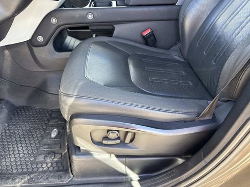 Used 2020 Land Rover Defender 110 SE image 10