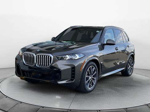 New 2026 BMW X5 xDrive50e image 3