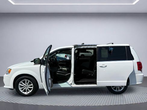 Used 2018 Dodge Grand Caravan SXT FWD image 12