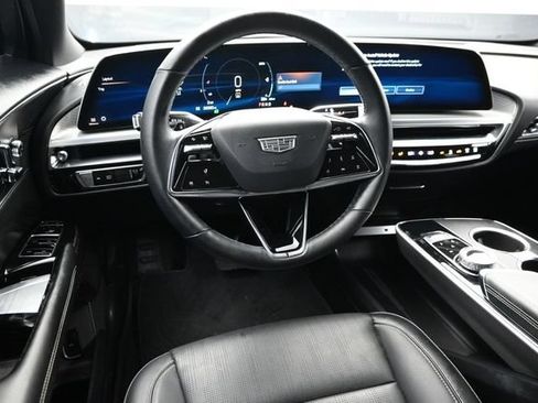 Used 2024 Cadillac Lyriq Luxury RWD image 16