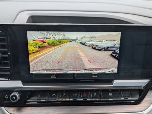 Certified 2022 GMC Sierra 1500 SLT w/ SLT Convenience Package image 28