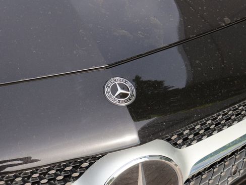 Used 2019 Mercedes-Benz SL 550 image 2