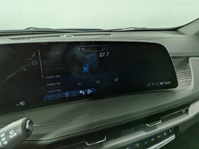 Used 2024 Cadillac XT4 Premium Luxury w/ Cold Weather Package AWD/4WD image 21