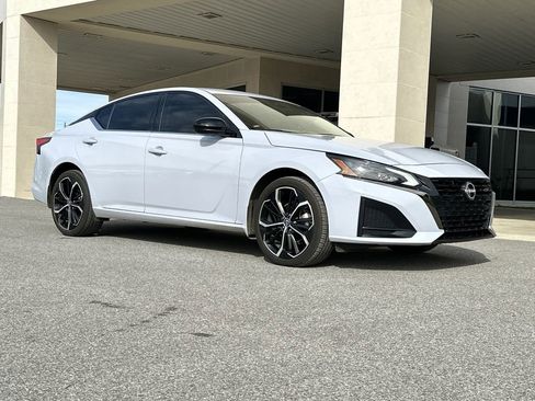 Used 2024 Nissan Altima 2.5 SR image 9