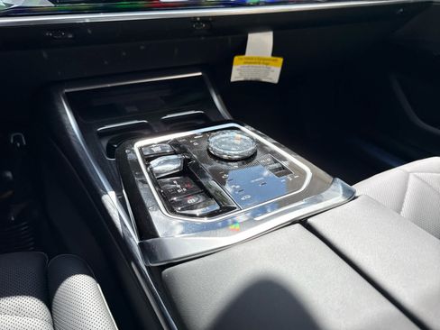 Used 2026 BMW 740i xDrive w/ Premium Package AWD/4WD image 9
