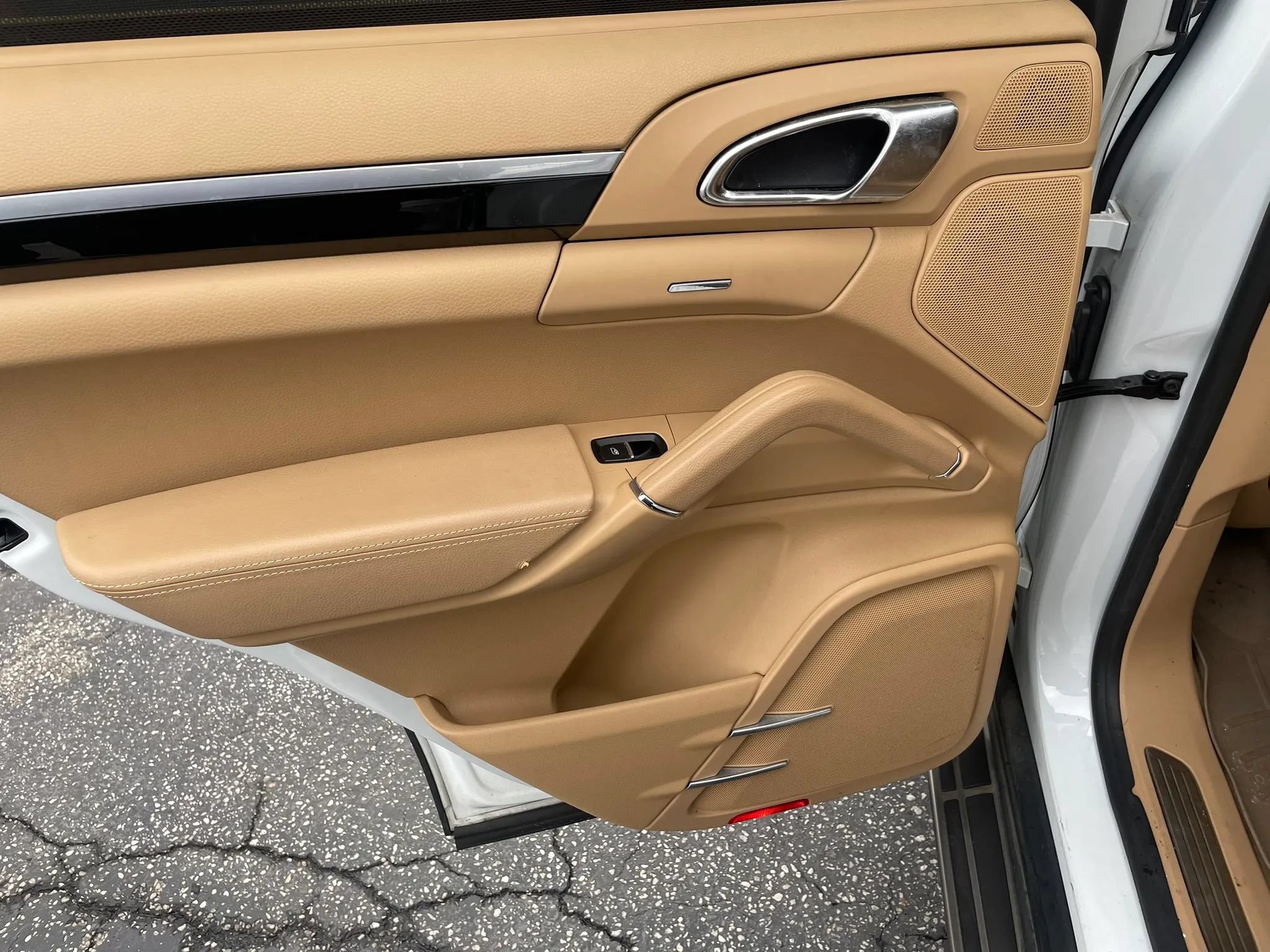 Used 2016 Porsche Cayenne S AWD/4WD image 25