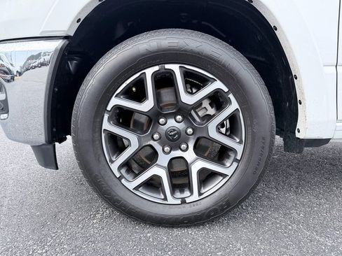 Used 2025 RAM 1500 Laramie AWD/4WD image 33