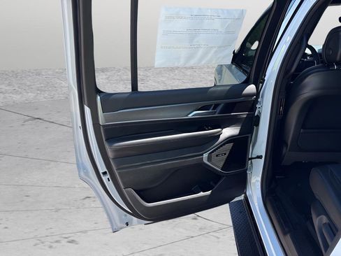 New 2026 Jeep Grand Wagoneer Limited AWD/4WD image 36