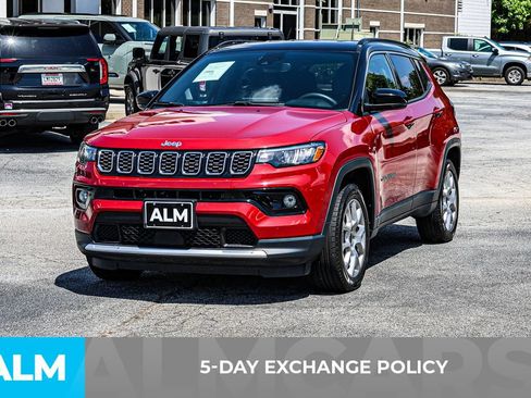 Used 2025 Jeep Compass Limited AWD/4WD image 4