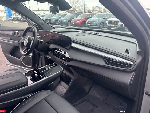 Used 2025 Buick Enclave Preferred image 21