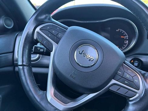 Used 2019 Jeep Grand Cherokee Altitude AWD/4WD image 8