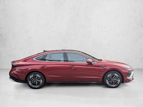 Used 2024 Hyundai Sonata SEL w/ Convenience Package FWD image 4