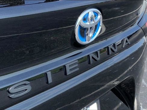 Used 2022 Toyota Sienna XLE FWD image 32