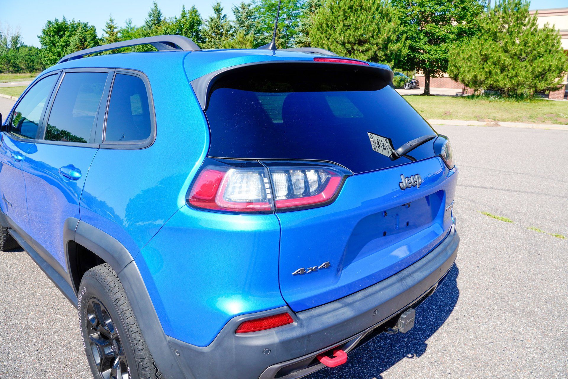 Used 2019 Jeep Cherokee Trailhawk AWD/4WD image 36