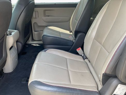 Used 2018 Kia Sedona LX w/ LX Essentials Premium Package FWD image 16