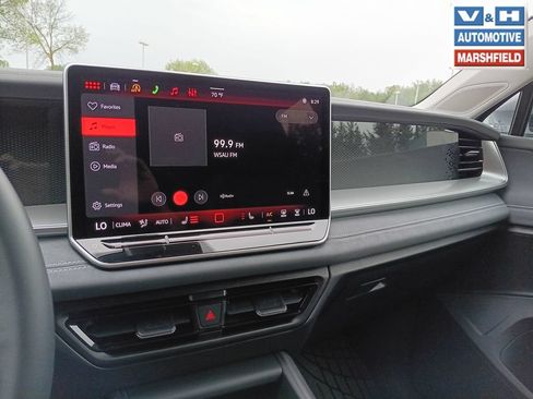 Used 2026 Volkswagen Tiguan SE AWD/4WD image 8