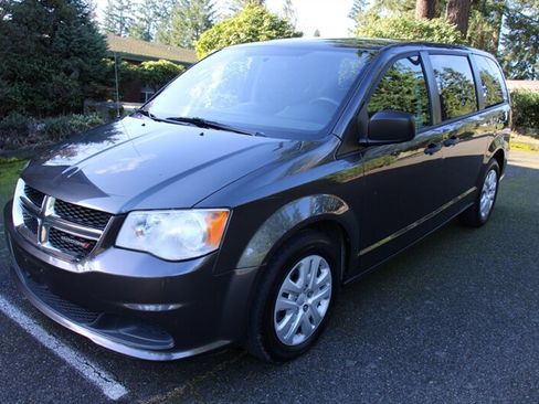Used 2019 Dodge Grand Caravan SE image 1