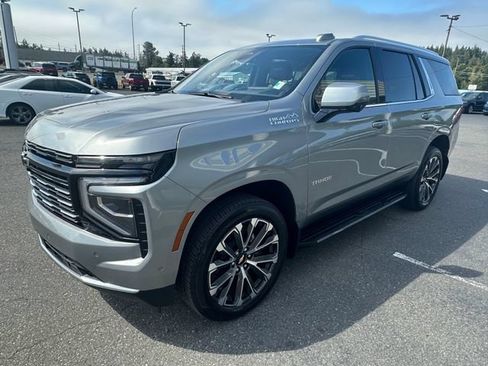 Used 2025 Chevrolet Tahoe High Country AWD/4WD image 6