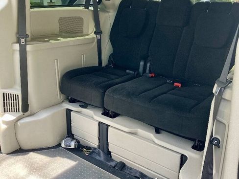 Used 2015 Dodge Grand Caravan SXT w/ Rear Park Assist Package FWD image 10
