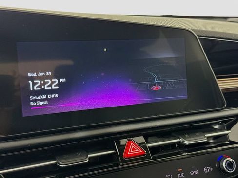 Used 2023 Kia Niro SX Touring FWD image 22