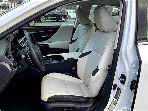 Used 2025 Lexus ES 300h w/ Premium Package image 18
