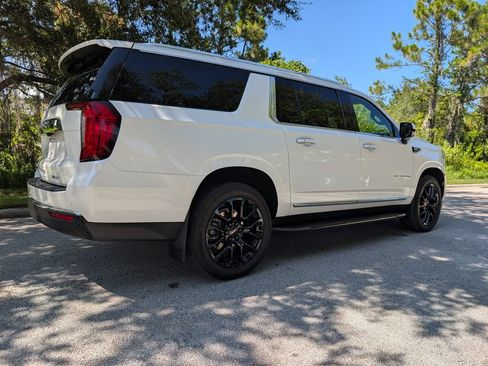 Used 2023 GMC Yukon XL SLT AWD/4WD image 9