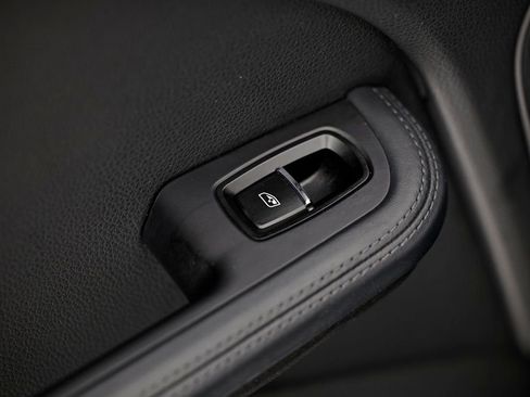 Used 2023 Porsche Macan Turbo image 27