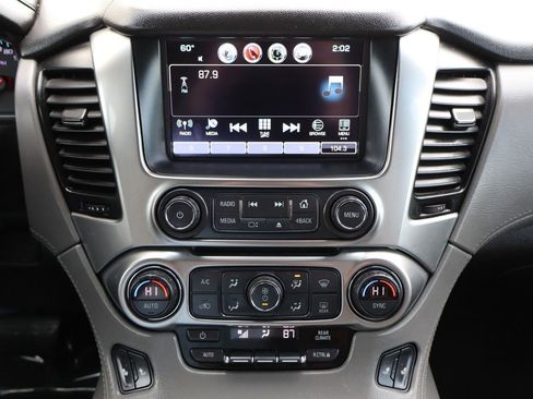 Used 2019 Chevrolet Suburban LT image 36