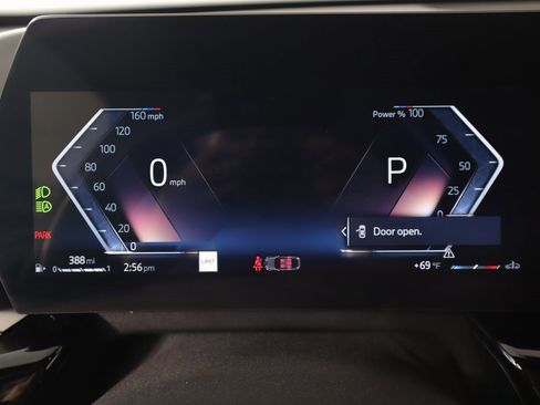 Used 2025 BMW X2 xDrive28i w/ M Sport Package image 5