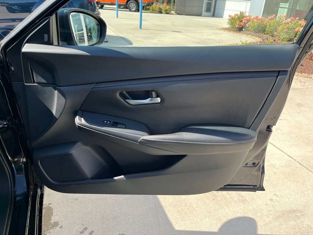 Used 2025 Nissan Sentra SV FWD image 29