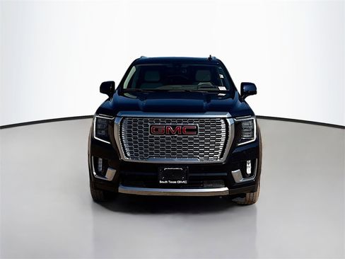 Used 2022 GMC Yukon Denali image 2