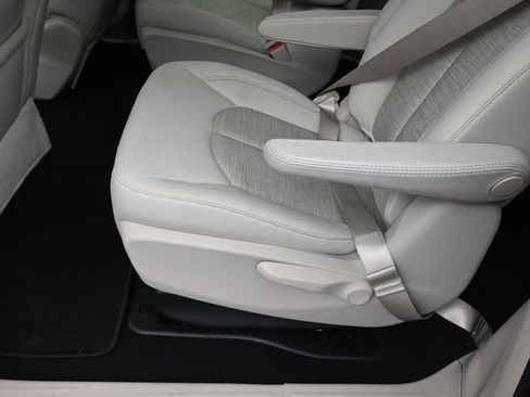 Used 2017 Chrysler Pacifica Touring Plus image 30