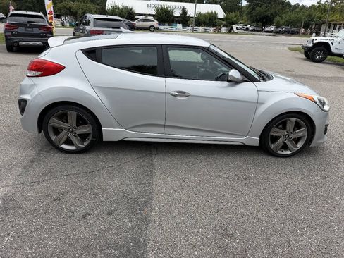 Used 2013 Hyundai Veloster Turbo FWD image 10