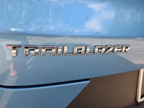 Used 2025 Chevrolet TrailBlazer LT w/ LT Cold Weather Package FWD image 19