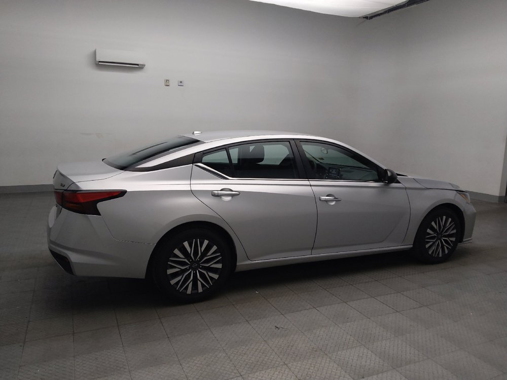 Used 2024 Nissan Altima 2.5 SV FWD image 10