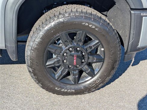 Used 2026 GMC Sierra 2500 AT4 w/ AT4 Premium Plus Package AWD/4WD image 6