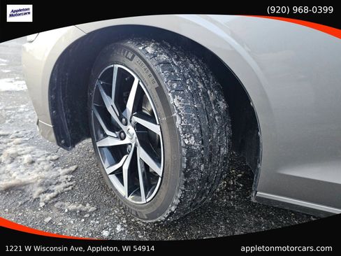 Used 2019 Volvo S60 T5 Momentum w/ Premium Package image 36