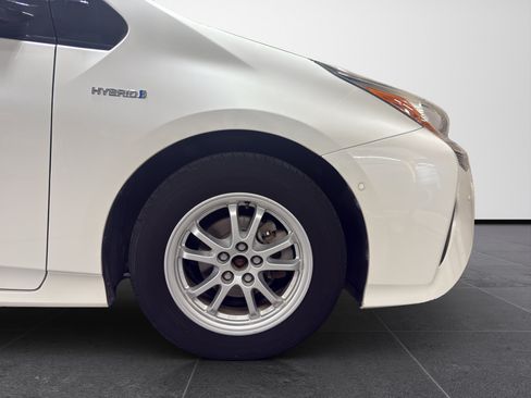 Used 2017 Toyota Prius Two w/ Prius Two Safety Plus Package FWD image 25