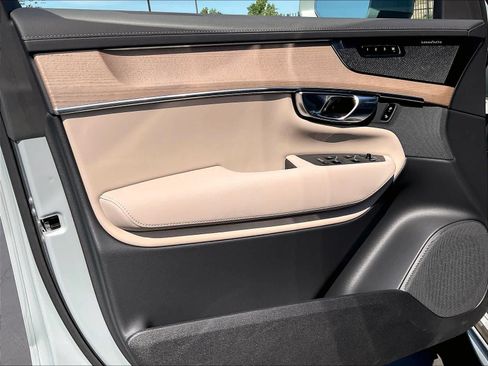 New 2026 Volvo XC90 T8 Plus w/ Protection Package Premier AWD/4WD image 24
