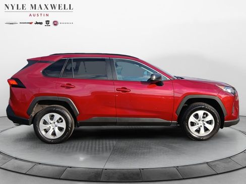 Used 2020 Toyota RAV4 LE FWD image 17