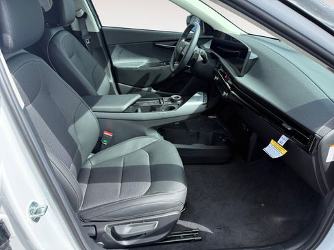 New 2025 Kia EV6 Light w/ Light LR Technology Package image 19