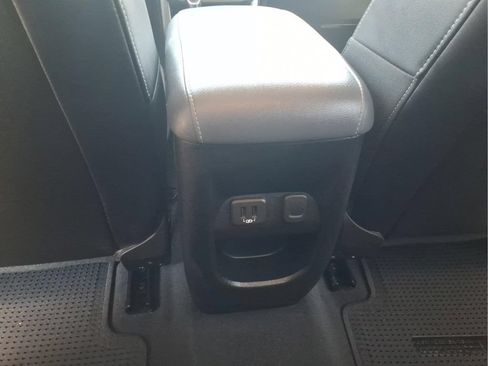 Used 2022 Chevrolet Colorado Z71 AWD/4WD image 17