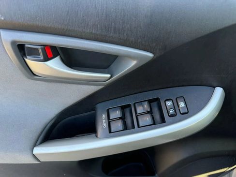 Used 2015 Toyota Prius Two image 9