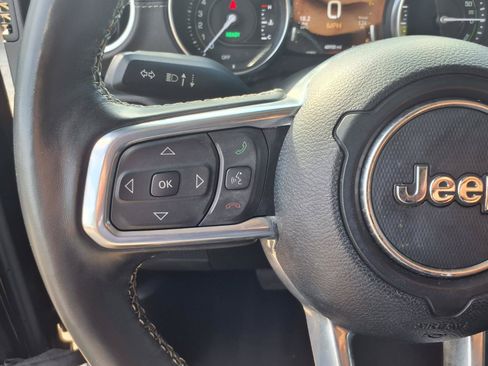Used 2022 Jeep Wrangler Unlimited Sahara w/ Cold Weather Group AWD/4WD image 16