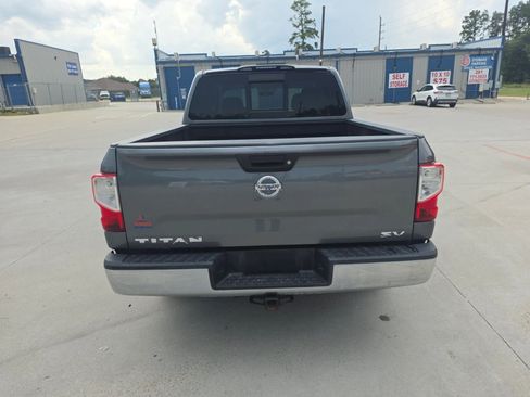 Used 2017 Nissan Titan SV RWD image 17